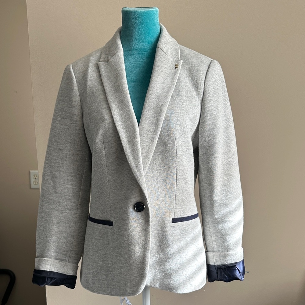 Tommy Hilfiger Light Gray Blazer with Navy Trim